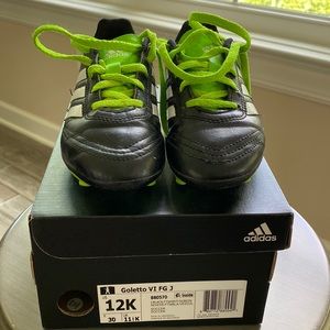 Little kids adidas soccer cleats. Worn maybe 6 times.